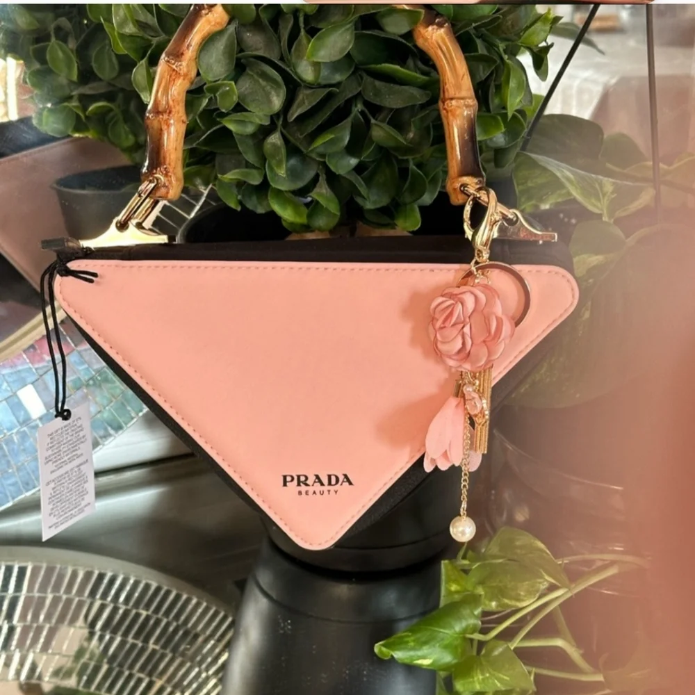 - Prada triangle beauty pouch converted into shoulder bag or cross body - Picture 3 of 12